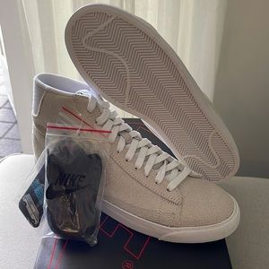 Nike stranger things blazer size 9